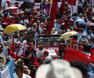 Con abucheos y lanzándoles bolsas con agua recibieron a la Resistencia Popular en el Estadio Nacional