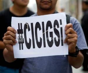 La tensión entre la CICIG y Morales comenzó en enero 2017 tras las acusaciones contra su hijo y su hermano y recrudecieron poco después de mitad de año ese cuando la Comisión pidió que se le retirara la inmunidad a Morales para investigarlo por supuesto financiamiento electoral ilícito. Foto: AP.