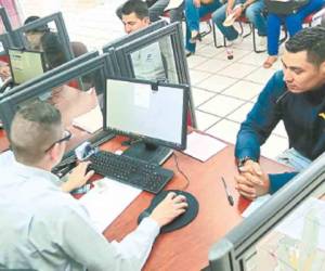 Unas 650,000 personas devengan un salario mínimo mensual en Honduras, mientras que el 40% de las empresas no pagan los salarios acordados, de acuerdo con la Secretaría de Trabajo.