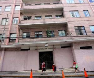 Al 31 de diciembre de 2016, el saldo de la deuda pública fue de 9,574.5 millones de dólares, de los que el 39% ($3,734.2 millones) correspondió a financiamiento interno, según un informe de la Secretaría de Finanzas.