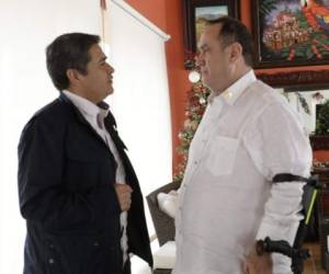 Hernández junto a su homólogo Alejandro Giammattei de Guatemala, durante la reunión. Foto: Cortesía.