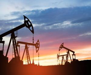 Los contratos de futuros del WTI para entrega en abril sumaban 10,98 dólares con respecto al cierre del viernes, informaron.