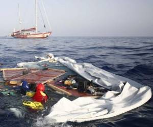 Un barco con unos 160 migrantes a bordo se hundió frente a las costas de la parte turca de Chipre. Foto AP