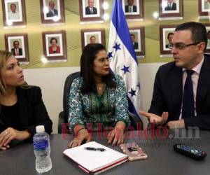 El CNE está integrado por tres funcionarios: Rixi Moncada (Libre), Ana Paola Hall (PL) y Kelvin Aguirre (PN), quienes fueron nombrados el año pasado.