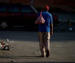 El derrumbe de la economía como consecuencia de la caída de los precios del petróleo ha obligado a los venezolanos a convivir con una nueva realidad. Foto: AP