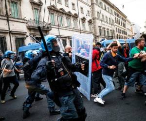 Los pases muestran que una persona ha recibido al menos una dosis de vacuna contra el covid-19 o se ha recuperado del virus en los últimos seis meses o ha dado negativo en pruebas en las últimas 48 horas.
