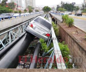 El vehículo de la joven fue impactado por un taxi. Foto: Estalin Irías / EL HERALDO.