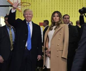Donald Trump llegó junto a su esposa a ejercer el sufragio. Foto: AFP