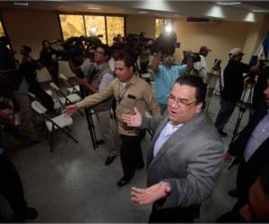 El secretario de Seguridad, Arturo Corrales, ofreció una conferencia de prensa en la sede de la Academia Nacional de Policía. (Fotos: Ronald Aceituno)