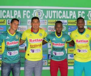 Oliver Morazán, Melvin Valladares, Charles Córdoba y Diego Luis Ambulia posan en la presentación del equipo Canechero. Foto: Facebook Juticalpa FC.