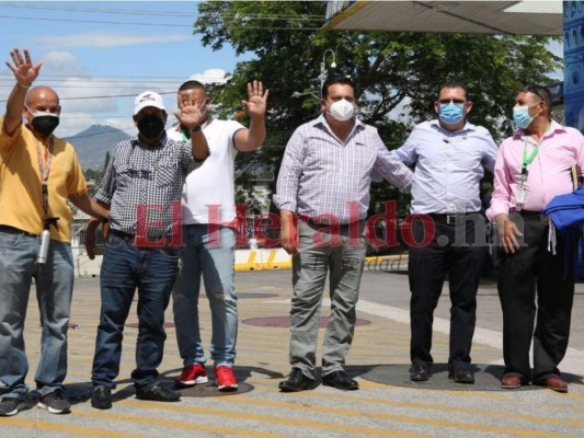 Este lunes los jefes municipales se reunieron en Tegucigalpa para partir a El Salvador, en donde tendrán el encuentro con el ministro de salud Francisco Alabí y muy posiblemente con Nayib Bukele. Foto: David Romero | EL HERALDO