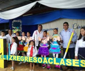 Las autoridades educativas dieron por inaugurado el año escolar en el municipio de Alauca, donde se mejorará el colegio.