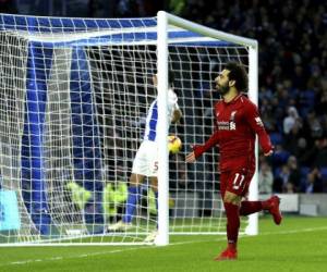 Salah se llevó a Pascal Gross en el área y recibió una falta inocente del alemán. Luego, convirtió desde los 12 pasos. Foto: AP