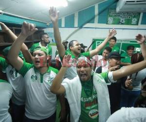 Los aficionados del Platense aún ven esperanzas en el duelo pendiente. Mostraron su apoyo, pero exigieron buenos resultados ante los Aceiteros. Foto Grupo OPSA
