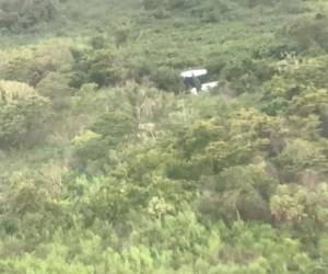 Luego de varios intentos de aterrizaje, el aeronave se accidentó en una zona boscosa de Gracias a Dios.
