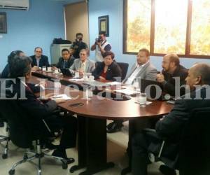 Varios sectores de la sociedad y la comunidad internacional rechazan las intimidaciones que han recibido los miembros que conforman la comisión depuradora de la Policía hondureña.