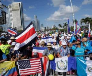 Muchos de los peregrinos llegaron de las naciones vecinas del Istmo, como esperaban los organizadores del gran encuentro juvenil de la Iglesia católica --que se celebra cada tres años-- y el propio Francisco, que tocará por primera vez en su papado tierra centroamericana, afectada aún por inestabilidad política, pobreza y violencia. Foto AP