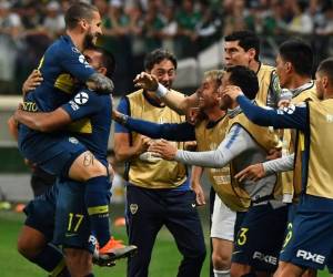 Dario Benedetto, de Boca Juniors de Argentina, celebra su gol marcado contra Palmeiras de Brasil, durante su semifinal de fútbol de la Copa Libertadores 2018 que se celebró en el estadio Allianz Parque, en Sao Paulo, Brasil, el 31 de octubre de 2018.