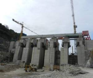 Ya se construyeron los monolitos del uno al 11 con 294 metros de altura.