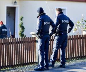 Policía de Alta Austria llegó a la casa donde ocurrió el terrible crimen. Foto: Cortesía krone.at.