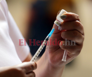 La única vacuna autorizada para la segunda dosis de refuerzo es la de Pfizer.