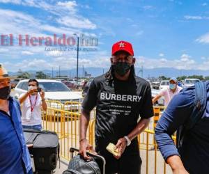 El extremo catracho habló con la prensa antes de su partida, aseguró que es un gran paso en su carrera y envió un mensaje para toda la afición hondureña que lo espera en las eliminatorias. Foto: Mauricio Ayala | Grupo OPSA