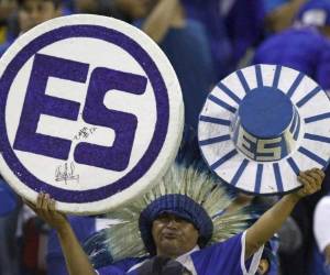 Los aficionados salvadoreños se mostraron triste por el resultado ante México (1-3) que los dejó fuera de la hexagonal (Foto: AP)