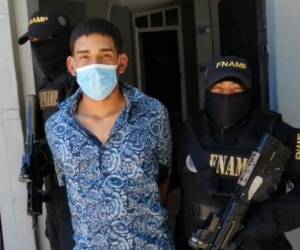 El detenido responde al nombre de Christopher Creisa Reyes (22) conocido en el mundo criminal con el alias de 'El Esmeilin'. Foto: Cortesía FNAMP