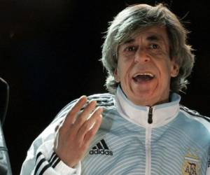 En 2008, Houseman fue uno de los tres excampeones mundiales junto a Leopoldo Luque y Julio Villa, que jugó 'La otra final', un partido entre activistas de derechos humanos y futbolistas. (AFP)