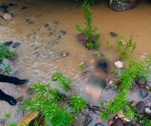 El cuerpo fue encontrado tirado en el cause de una quebrada, en la aldea El Terrero, en la montaña de Azacualpa.