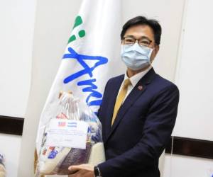 El embajador de la República de China (Taiwán) en Honduras, Diego Wen, entregó la ayuda.