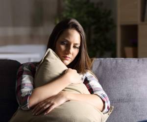 Trate de no tomarlo personalmente cuando sienta que no está recibiendo el tipo de atención y conexión que normalmente obtendría.