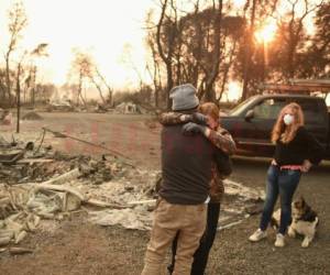 De los 77 muertos, han sido identificado a 67, mientras que el número de desaparecidos, en tanto, cayó de más de 1,200 a 993.