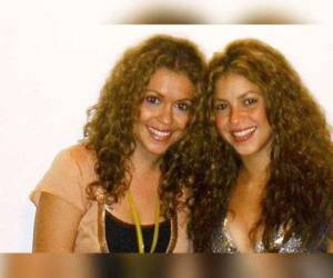 Durante varios años esta mujer cometió varios fraudes aprovechándose de la fama de Shakira. Llegó al extremo de hacer presentaciones y firmar autógrafos a nombre de la colombiana embolsándose varios miles de dólares.
