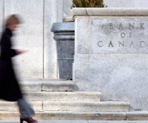 El 15 de abril de 2020, el banco central de Canadá mantuvo su tasa de interés clave en un mínimo histórico del 0,25 por ciento, luego de tres recortes por un total de 150 puntos básicos en las últimas tres semanas. Foto: Agencia AFP.