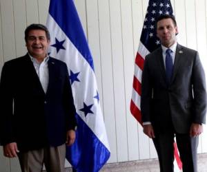 Juan Orlando Hernández, presidente de Honduras, y Kevin McAleenan, secretario interino de Seguridad Nacional de Estados Unidos, en la reunión de julio pasado. Foto: Cortesía Cancillería de Honduras.