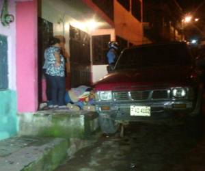 Familiares de las víctimas llegaron al lugar donde se cometió el lamentable crimen.