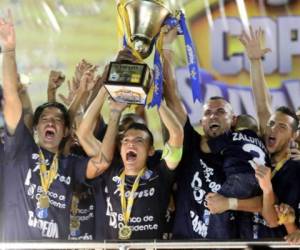 El 19 de diciembre del 2015 el Honduras Progreso acabó con la hegemonía de los equipos grandes en la cima del fútbol hondureño.