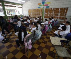 El estudio indica que del 100% de los estudiantes que ingresan a primer grado, el 70% logra terminar el sexto grado.