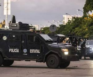 Policías locales y agentes de la Guardia Nacional desplegaron un operativo en la zona, perteneciente al municipio de Zinacantepec, para tratar de localizar a los secuestrados. Foto: AFP.