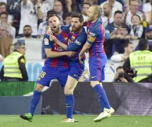 Lionel Messi celebra su anotación junto a Jordi Alba y Andrés Iniesta (Foto: Agencia AFP)