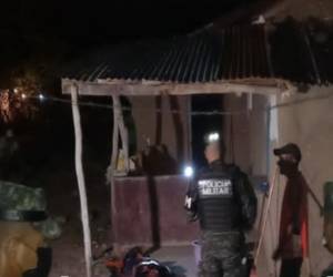 Elementos de la Policía Militar de Orden Público (PMOP) llegaron a la escena del crimen.