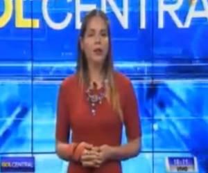 La chica comenzó a bailar para relajarse tras presentar una noticia.