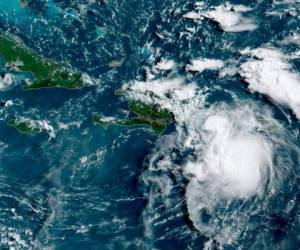 Según el Centro Nacional de Huracanes de Estados Unidos, en la madrugada del viernes Fred tenía vientos máximos sostenidos de 55 kilómetros por hora y su vórtice estaba justo al norte de la costa de Cuba. FOTO: AP