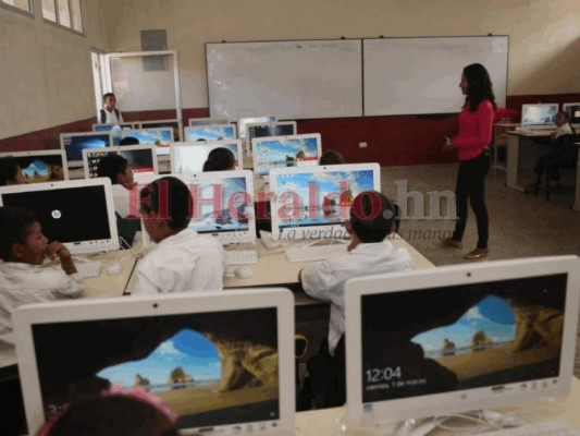 Son pocos los centros educativos que cuentan con un laboratorio de computación en Honduras.