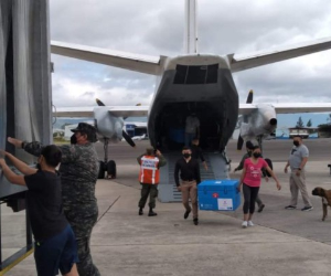 Momento en que eran recibidas las 100 mil dosis prestadas a Nicaragua.