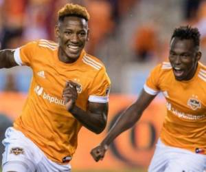 Romell Quioto celebrando junto a Alberth Elis en el Houston Dynamo.