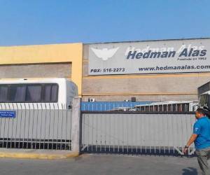 La granada fue encontrada dentro de un autobús de la empresa Hedman Alas en la Gran Terminal Metropolitana de San Pedro Sula.
