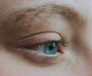 La superficie del globo ocular está recubierta por la lágrima, que no sólo le da lubricación a la superficie ocular sino que la protege. Foto: Canva