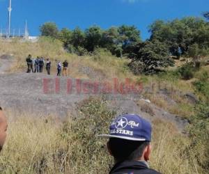 El cuerpo de la joven estaba en la parte alta de este cerro, por donde algunas personas transitan hacia la colonia Calpules. Foto: Alex Pérez/ElHeraldo.